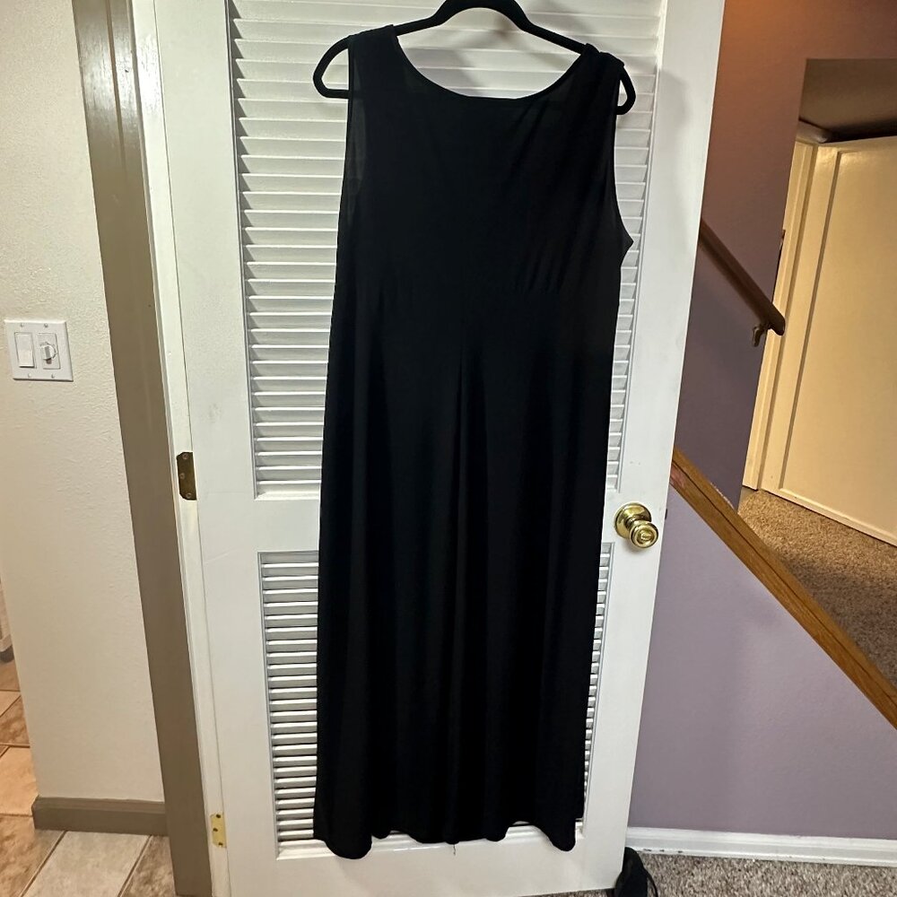 Antthony Black Gold-Circle Belted V-Neck Maxi Dress – Size XL